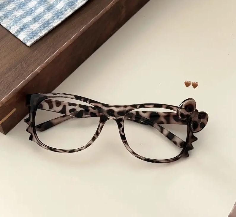 Kitty Whiskers Plastic Lenless Retro Round Eyeglass Frame with Leopard Print Design