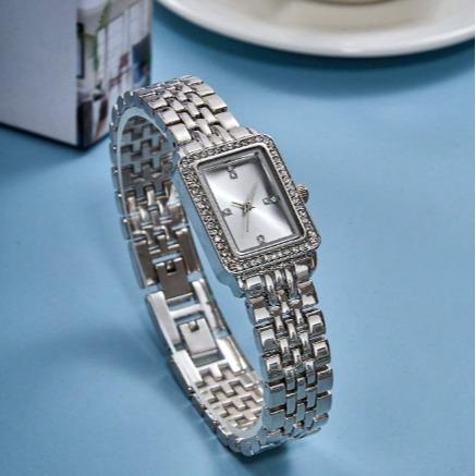 Ladies' Stainless Steel Strap Trendy Quartz Watch With Rhinestone Decor