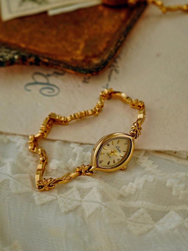 French Vintage Gold Women's Quartz Watch - Waterproof, Simple & Elegant Luxury Design, Perfect for Daily Wear