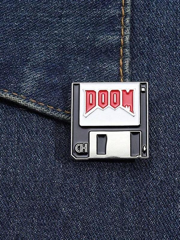 Doom Game Soft Disk Shooting Game Design Brooch for Men, for Backpacks, Jeans, Scarves, Hats Decoration